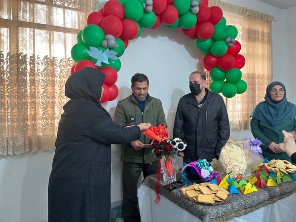 برگزاری مراسمی به‌مناسبت ولادت حضرت علی (ع) و روز پدر در دبستان دخترانه بعثت ۲