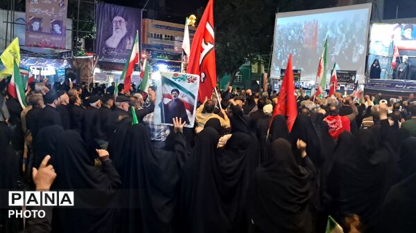 تجمع و همخوانی دانش‌آموزان شیروان به مناسبت تشییع و همراهی رهبر شهید
