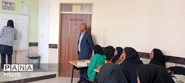 بازدید معاون آموزشی آموزش و پرورش خلیل آباد از دبیرستان مادر مهربان نقاب