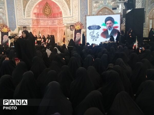 اجتماع بیعت بانوان با رهبر انقلاب اسلامی  در حرم مطهر رضوی