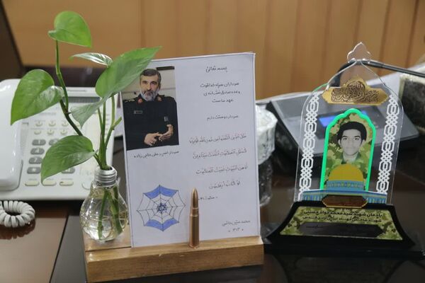 دیدار جمعی از دانش‌آموزان اشکذری و مسئولان آموزش و پرورش با فرمانده سپاه الغدیر 