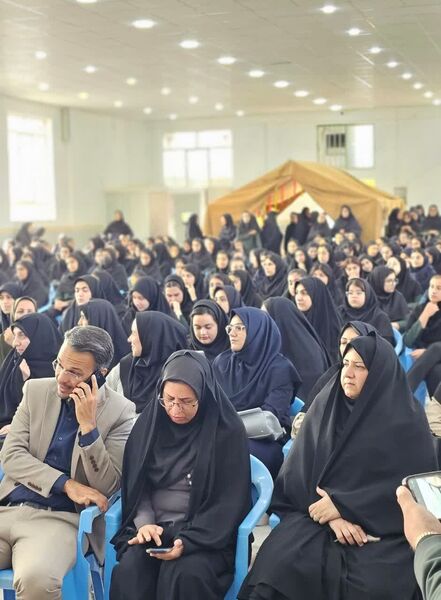 جشن مهر و مقاومت در دبیرستان حضرت زینب(س) ابرکوه برگزار شد