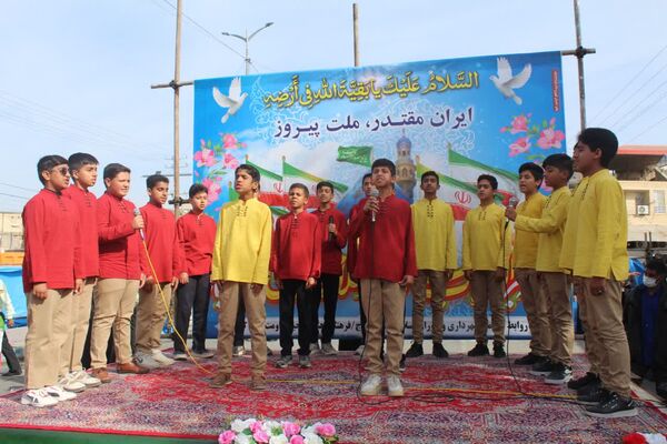 حماسه‌آفرینی فرهنگیان و دانش‌آموزان کهنوجی در جشن سالگرد انقلاب اسلامی