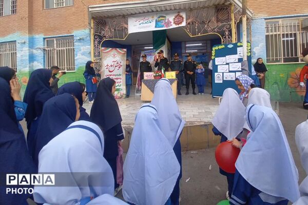 کلاس متفاوت با حضور حافظان نظم و امنیت در مدارس بهارستان