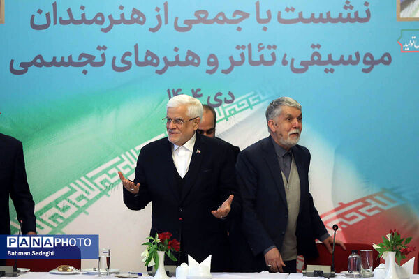 نشست معاون اول رئیس جمهور با جمعی از هنرمندان موسیقی، تئاتر و هنرهای تجسمی