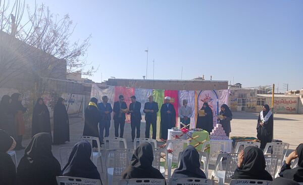 گرامیداشت هفته قرآن، عترت و نماز در آموزشگاه مرحوم صفری شهرستان خلیل آباد