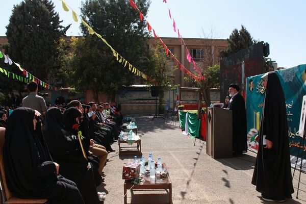 آیین نواختن زنگ بازگشایی مدارس در بهارستان‌2