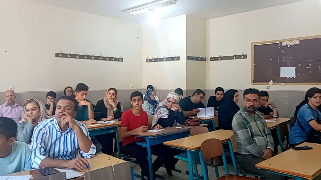 تاکید بر انضباط و برنامه‌ریزی تحصیلی پایه نهم در جلسه توجیهی دبیرستان زنده یاد  مظهری
