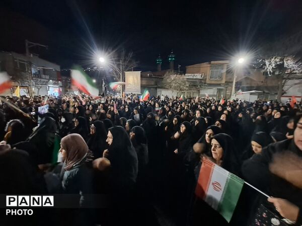 نمایش اقتدار مردم تویسرکان در شب پنجم شهادت رهبر انقلاب