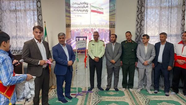 مراسم هفته گرامیداشت پدافند غیرعامل در دبیرستان دور اول صدرا مهریز