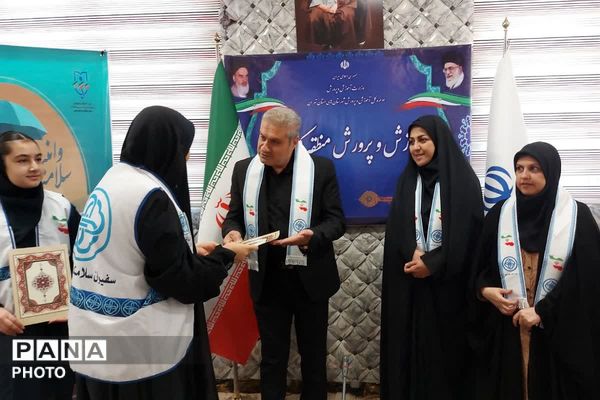 تقدیر از مراقبین و سفیران سلامت در اداره آموزش و پرورش کهریزک