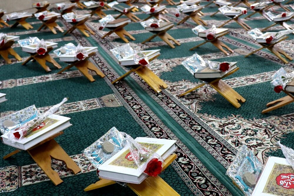 زنگ نماز با شعار «مِهر با مُهر» در مدارس سراسر شهرستان‌های استان تهران 