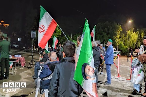 پرچم عزت را می‌بریم بالا 