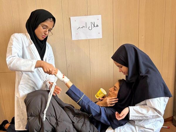  مانور زلزله و ایمنی در مدرسه دخترانه انیس خوش قدم 