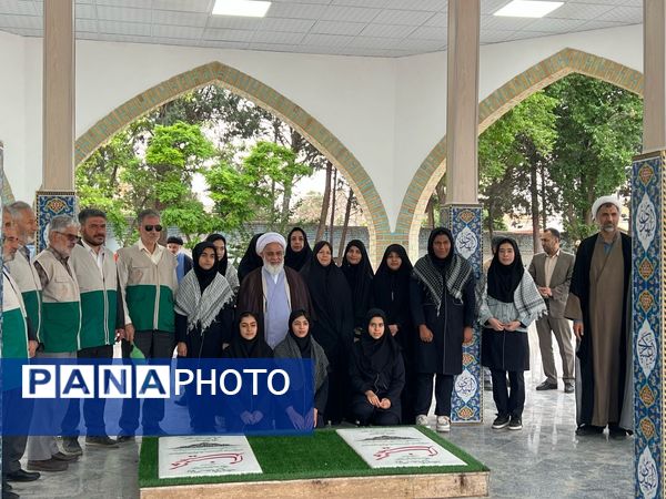 خادمین امام رضا(ع) با شهدا بیعت کردند 