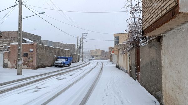بارش نعمت الهی برف در شهرستان زیبای نیشابور 