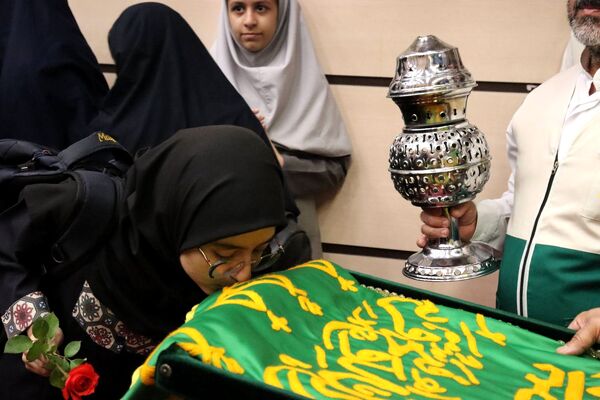برگزاری جشن روز دختر با همکاری کانون خدمت رضوی و نهادهای آموزشی در منطقه 14 تهران 