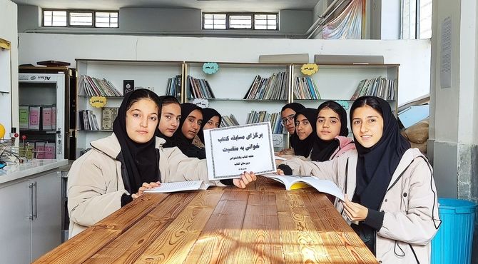 مسابقه کتابخوانی، شور و هیجان هفته کتاب در دبیرستان هیات امنایی دلفان