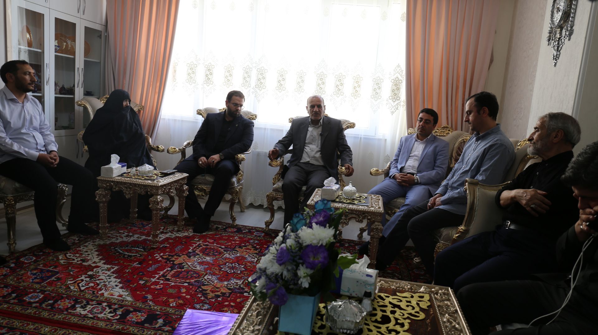 دیدار قائم مقام معاون وزیر در سازمان دانش‌آموزی با خانواده شهید اقتدار در تبریز