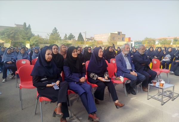 جشن ماه مهرومدرسه دردبیرستان وکیلی ۱۰نیشابور
