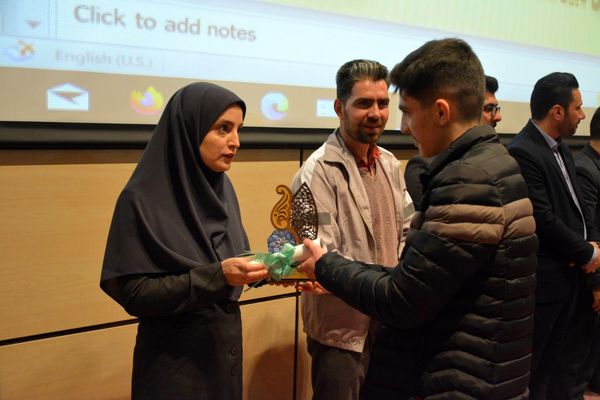 تجلیل از دانش‌آموزان فعال فرهنگی هنری مجتمع آموزشی سما منطقه پردیس 