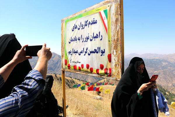 بازدید معلمان قمی از یادمان شهدای «بوالحسن» 