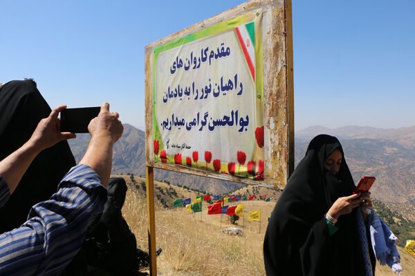 بازدید معلمان قمی از یادمان شهدای «بوالحسن» 