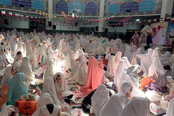برگزاری جشن تکلیف مختص ۱۰۰۰ دانش‌آموز دختر در مسجد سلمان فارسی