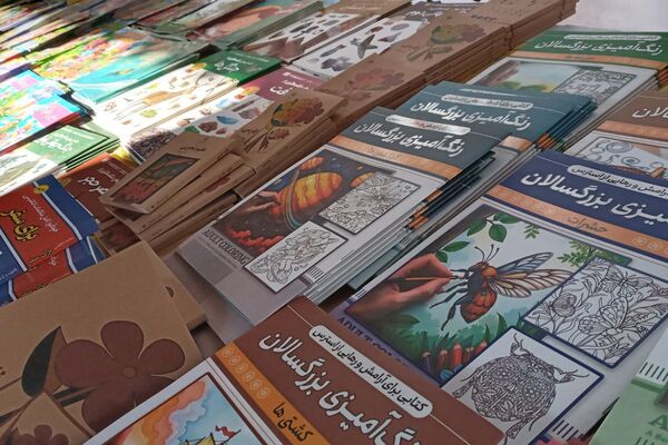 نمایشگاه کتاب و کتاب‌خوانی در اداره آموزش و پرورش اسلامشهر