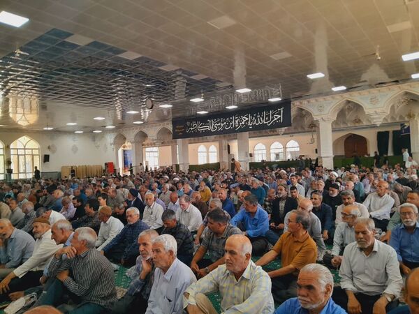 نماز جمعه کاشمر با حضور پرشور مردم برگزار شد