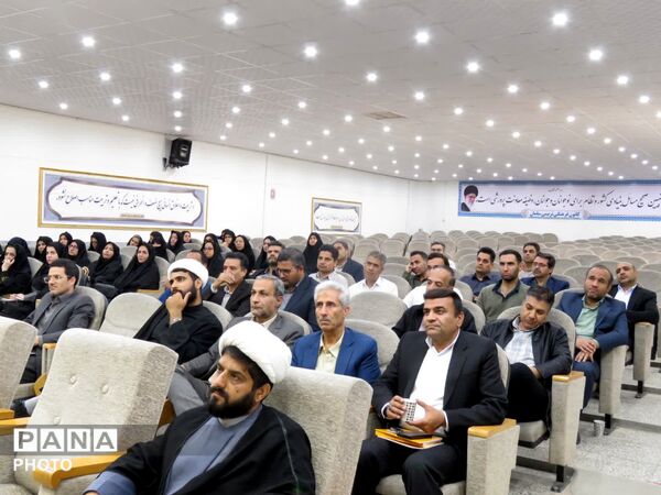 جلسه مدیران مدارس و ناظرین مسابقات خوارزمی در شهرستان خلیل آباد 