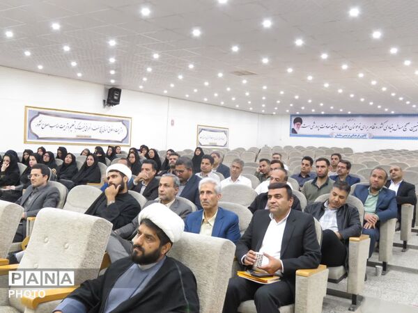جلسه مدیران مدارس و ناظرین مسابقات خوارزمی در شهرستان خلیل آباد 