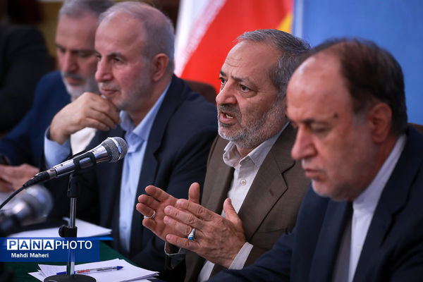 نشست صمیمی وزیر آموزش و پرورش با اعضای فراکسیون فرهنگیان