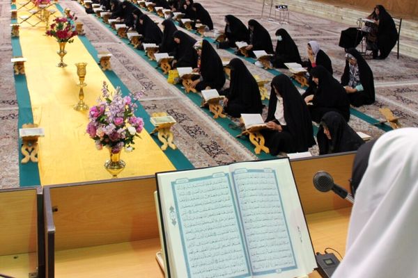 ترتیل‌خوانی بانوان در حرم حضرت معصومه(س)