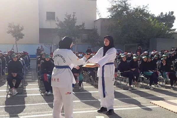 افتتاحیه انجمن ورزشی درون مدرسه ای منطقه کهریزک در هنرستان اولیاء۳