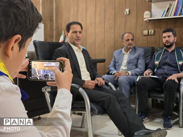 نشست خبری خبرنگاران پانا با مدیر و معاونان آموزش و پرورش بهاباد