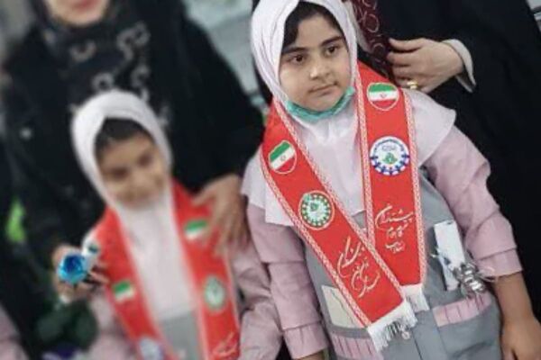 مراسم روز مادر و تحلیف پیشتازان در دبستان شهید سرافراز