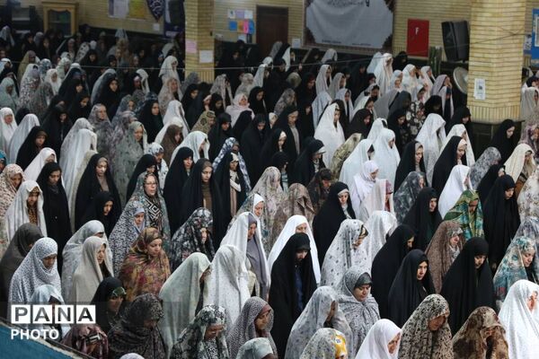 دانش‌آموزان بهارستانی، طلایه‌داران وحدت و معنویت در نماز جمعه