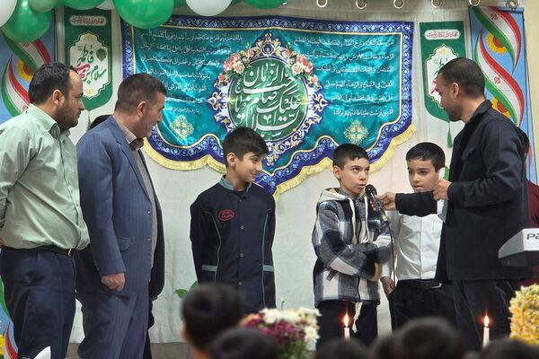 جشن میلاد با سعادت حضرت مهدی موعود(ع)در دبستان حاج همت بهارستان ۲
