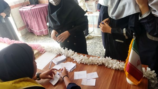 بیست و هشتمین دوره انتخابات شورای دانش آموزی در دبیرستان حجت‌ الاسلامی