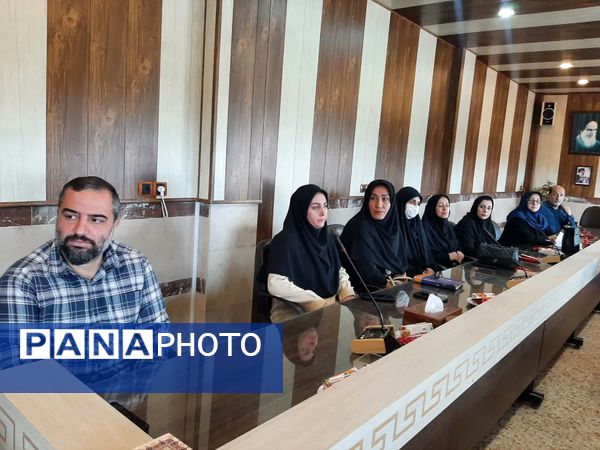 جلسه شورای آموزش و پرورش در عباس آباد