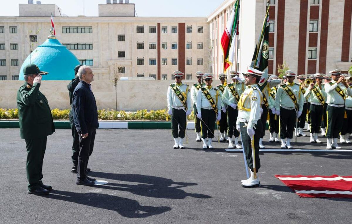آموزش و سازندگی در کنار دفاع از کشور ادامه دارد