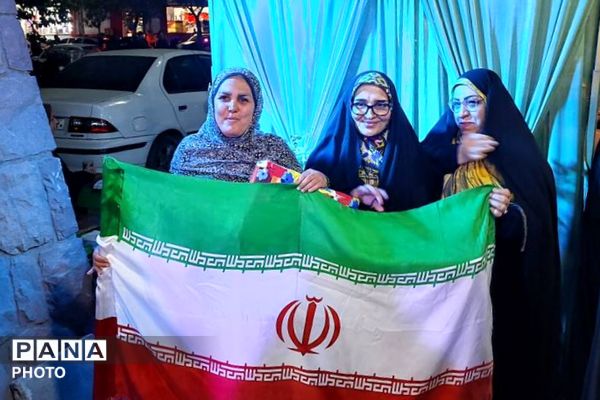 خدمت رسانی دانش‌آموزان و فرهنگیان دبیرستان تزکیه شهرری در موکب بسیج دانش آموزی 