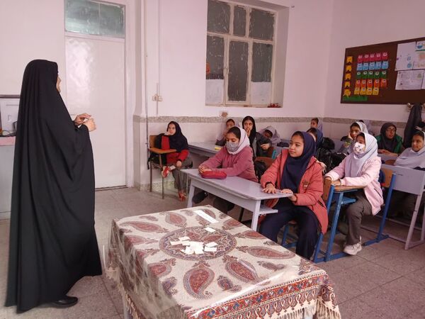 شادی کودکانه و معنویت دینی در لیلة‌الرغائب دبستان  شهید نجفی فدافن 