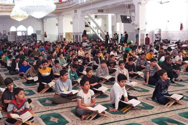 دیدار مدیر آموزش و پرورش شهرستان آباده با دانش‌آموزان معتکف 
