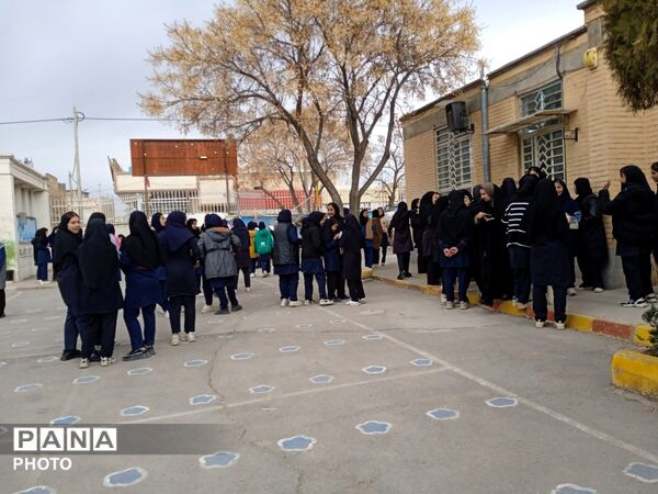 اعلام نتایج امتحانات نوبت اول دبیرستان عزت طلایی به والدین دانش آموزان 