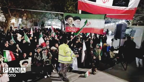 حضور مردم در مراسم شب چهلم شهادت رهبر شهید انقلاب