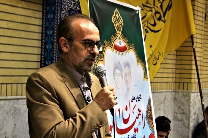 برگزاری کلاس‌های تقویتی از جلوه‌های تحسین‌برانگیز حضور معلمان در تجمعات است