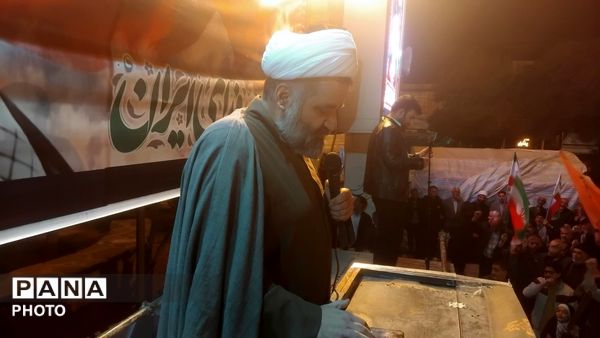 ادامه تجمعات مردمی بیعت با رهبری در نورآباد برای هفتاد و هشتم شب