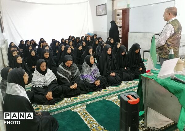روایتگری جانباز جنگ تحمیلی در دبیرستان حاج مهدی روحانی ارغا شهرستان خلیل آباد